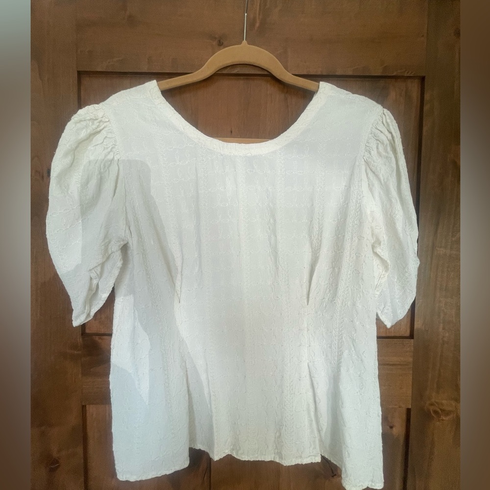 I am selling a Hinge, size M blouse. Super cute!